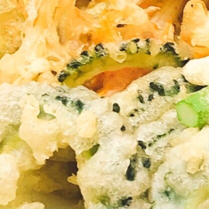 天ぷらにしたら、ゴーヤの苦味がわからないくらいになるから不思議=͟͟͞͞(⸝⸝> o <⸝⸝) ノ？！衣がサクサクで美味し♡めんつゆにつけていただきました♡⃛